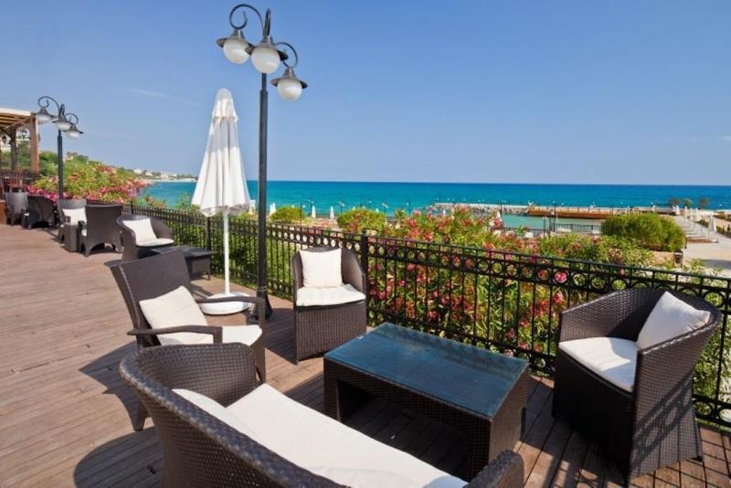 Ada Beach Hotel Karavas  Екстериор снимка