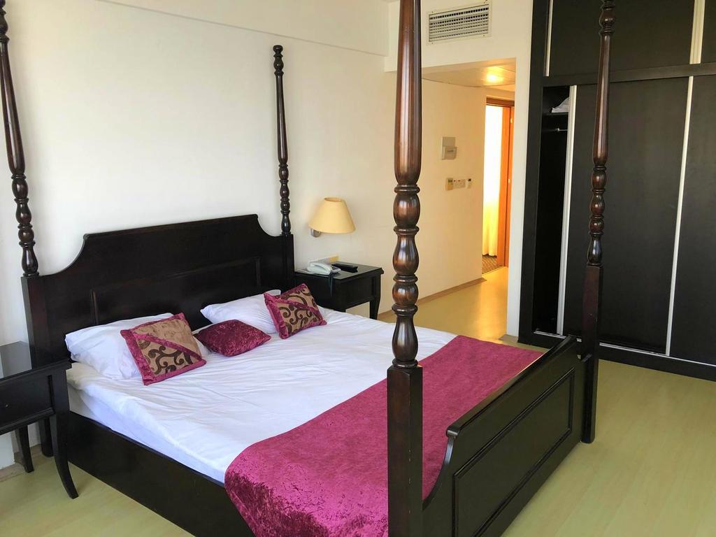 Ada Beach Hotel Karavas  Екстериор снимка