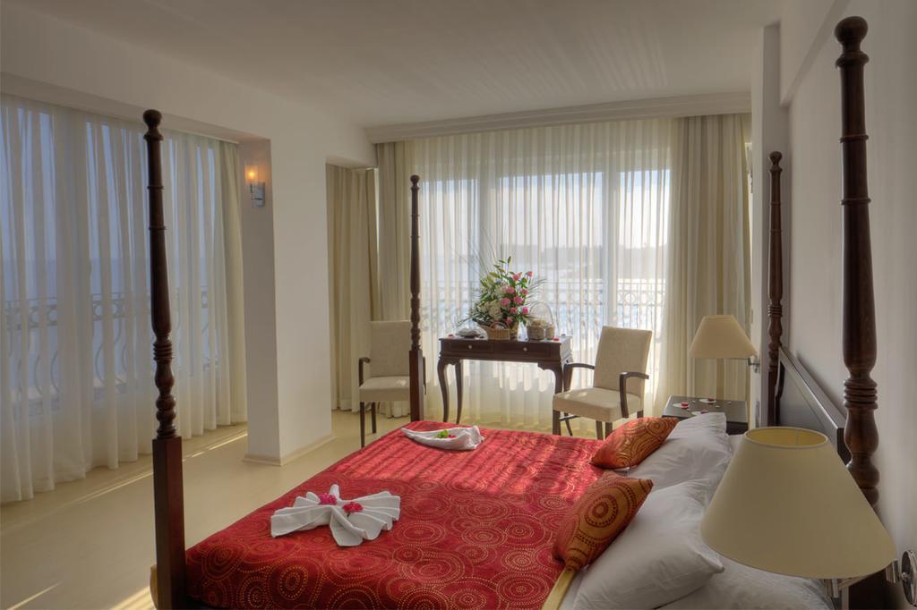 Ada Beach Hotel Karavas  Екстериор снимка